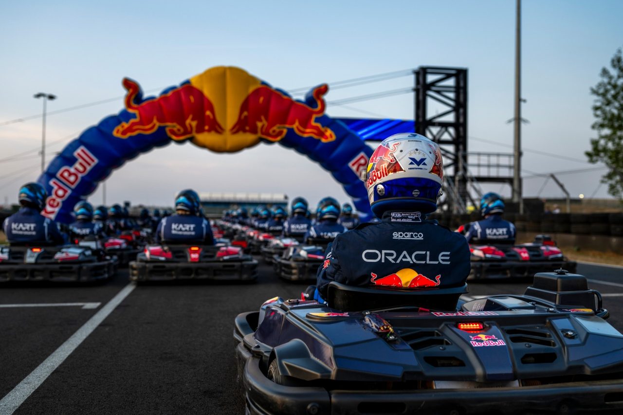 Max Verstappen, 100 Rakiple Go-Kart Yarışı Yapacak