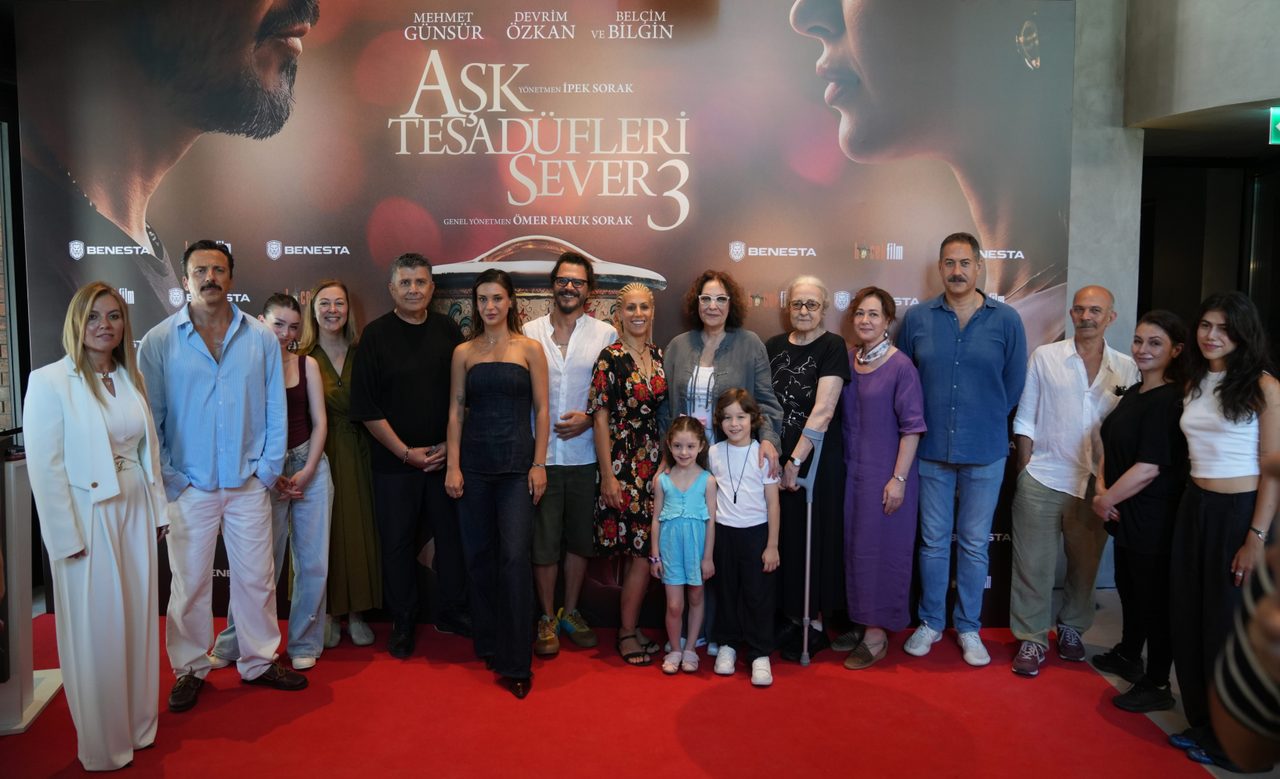 "Aşk Tesadüfleri Sever 3" oyuncuları okuma provasında bir araya geldi
