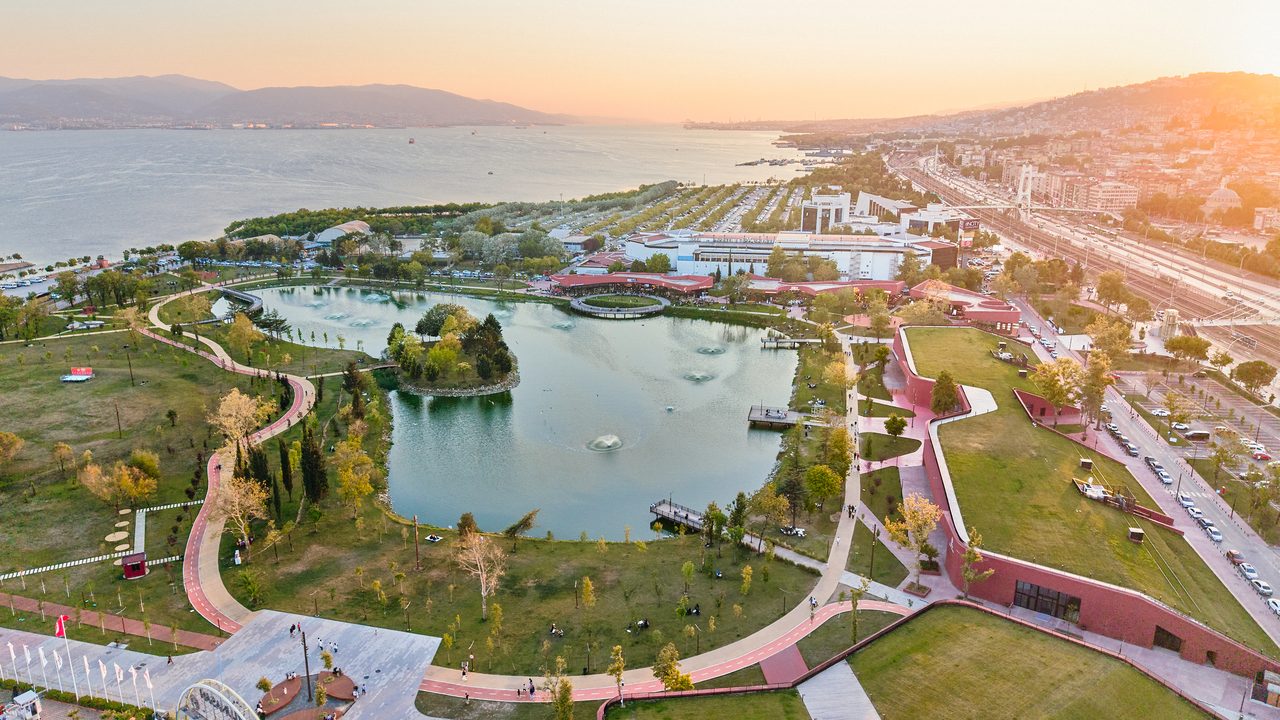 Özer\Ürger Mimarlık'tan Kocaeli Fuar Parkı: Kentten Doğaya Açılan Kıyı Projesi