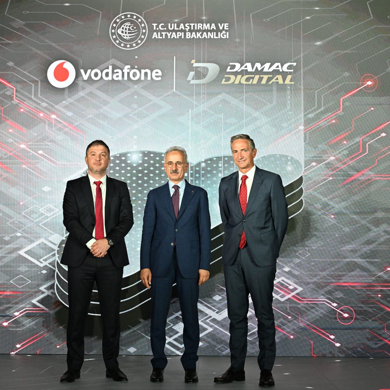 Vodafone ve DAMAC Digital, İzmir Veri Merkezi'nin ilk fazını hizmete açtı