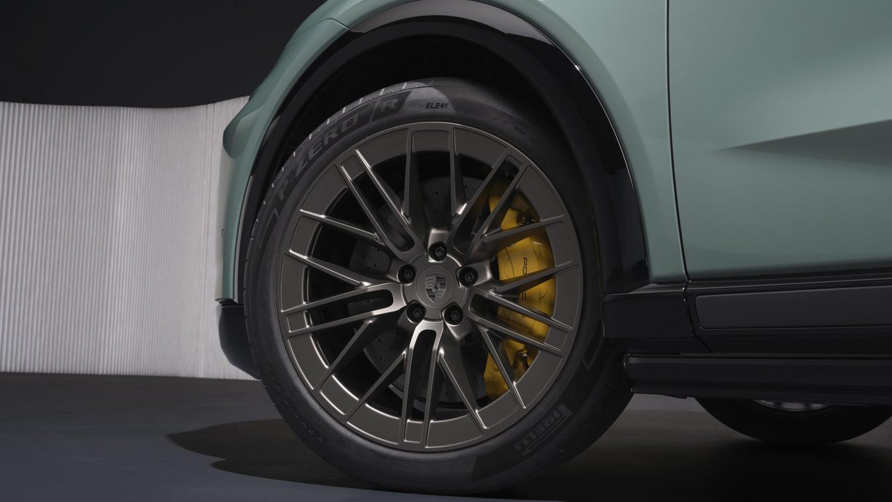 Pirelli P Zero, elektrikli Porsche Cayenne'in hızlanma rekorunu destekliyor
