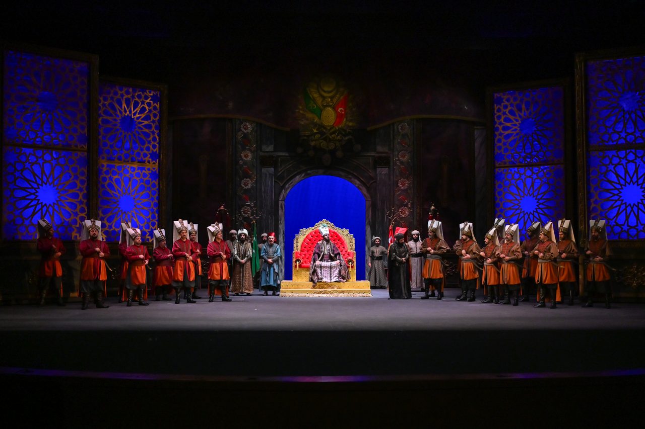 Devlet Sanatçısı Okan Demiriş'in "IV. Murat" Operası İzmir Devlet Opera ve Balesi'nin 45. Sezonunu Açtı