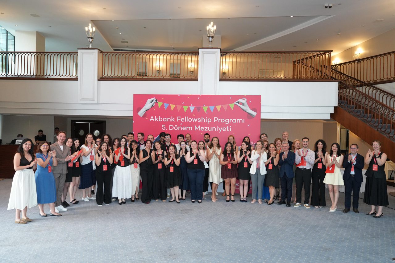 Akbank Fellowship Programı 5. Dönem Mezunlarını Verdi