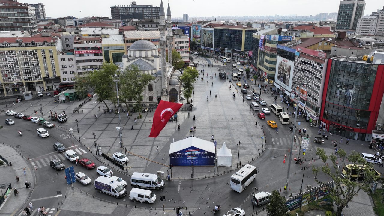 İBB, YKS tercih döneminde gençlere ücretsiz danışmanlık hizmeti sunuyor