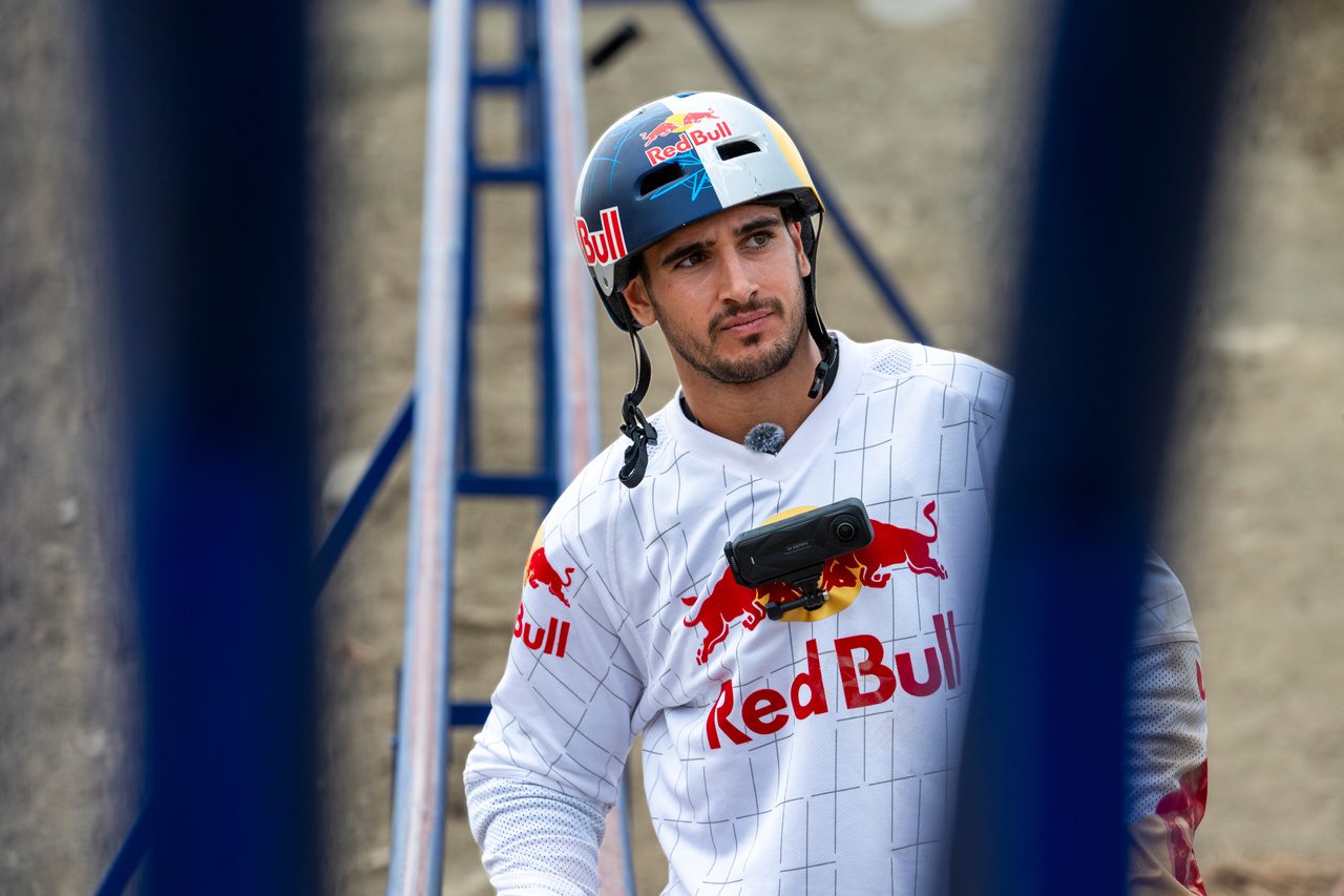 Red Bull Sporcusu Bora Altıntaş Sümela Manastırı'nda 80 km/s Hızla Indi