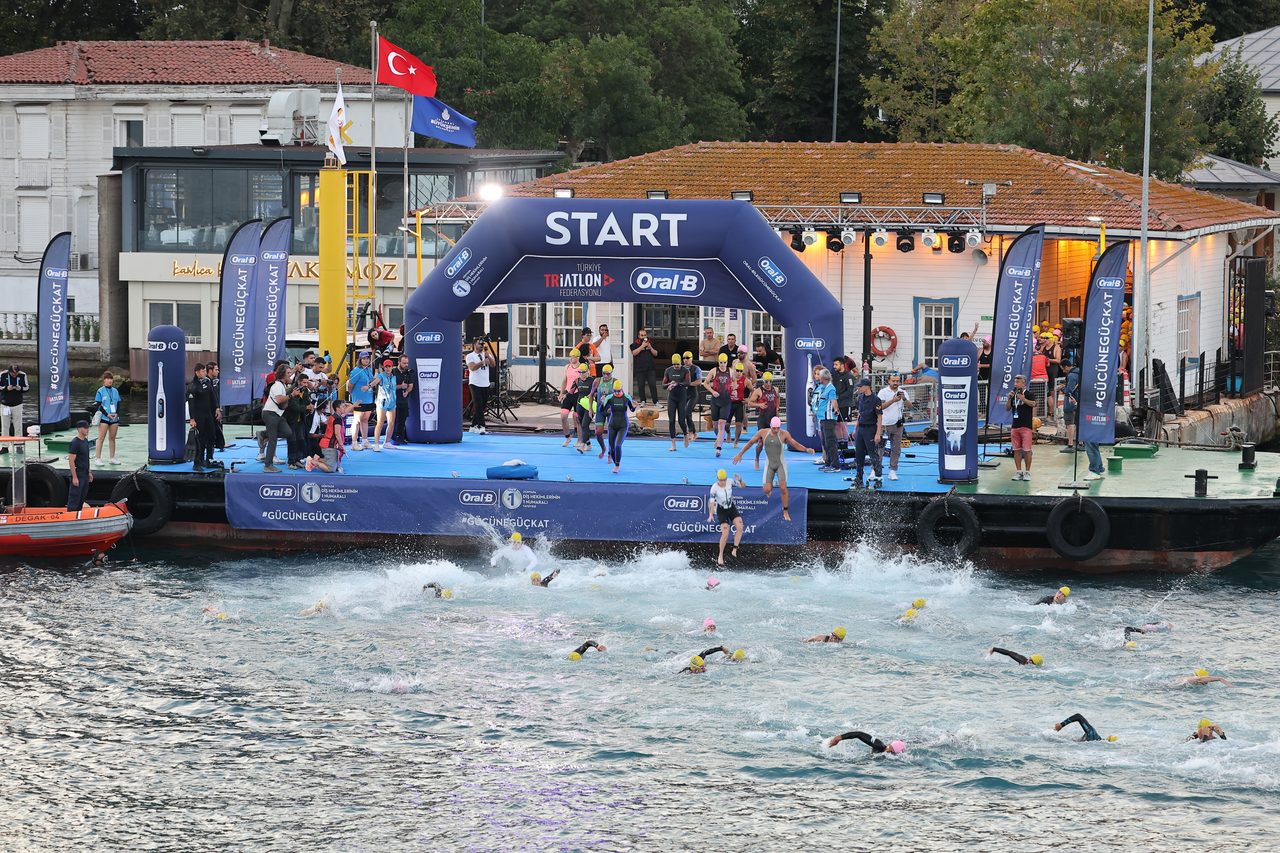 Oral-B İstanbul Boğaziçi Triatlonu'nda 1000 Sporcu Katılımcı