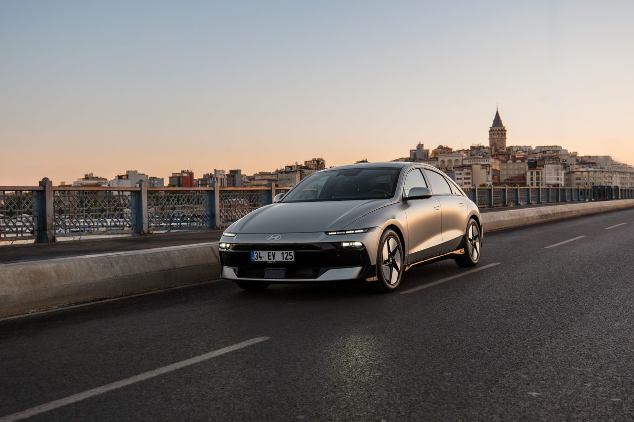 Hyundai IONIQ 6 yenilenen tasarımı ve teknolojileriyle Türkiye'de satışa sunuldu