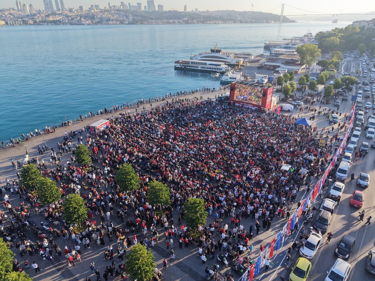 Dünya Kupası Heyecanı İstanbul Meydanlarında Yaşandı