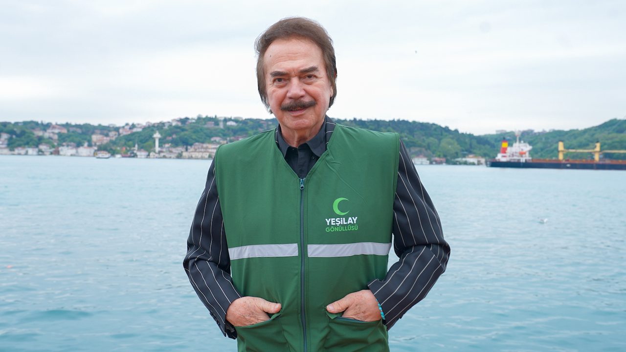 Orhan Gencebay, Yeşilay'ın "Babalar Sözünü Tutar" kampanyasının yüzü oldu