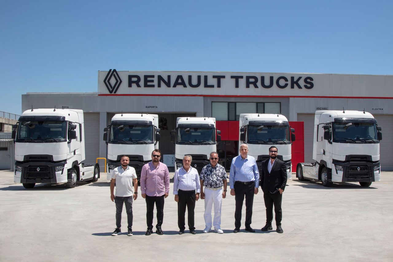 Oraklar Lojistik, filosuna 5 Renault Trucks T 520 kattı